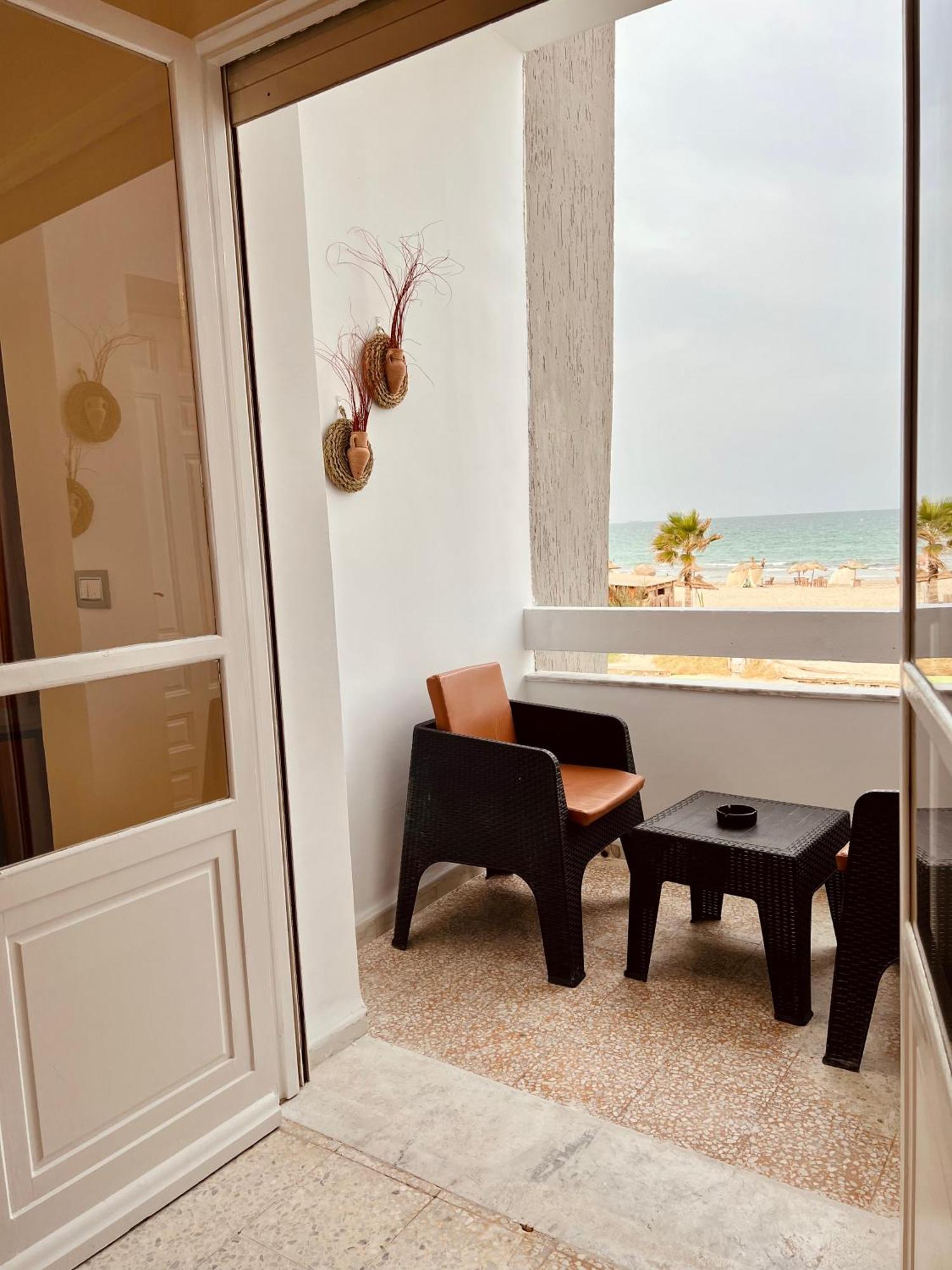 Appartement Vue De Mer Pied Dans L'Eau Gabès Esterno foto